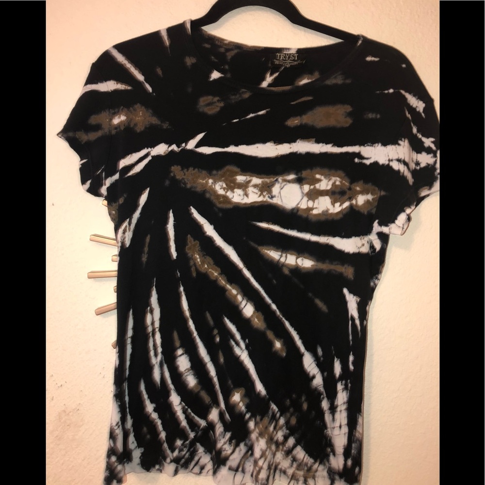 ⚡️⚡️Tryst T-shirt⚡️⚡️